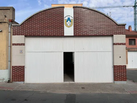Chalet pareado en avenida portugal, Medina del Campo · para demoler y edificar