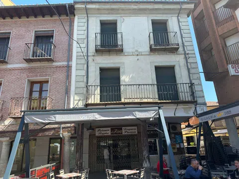 Edificio de uso mixto en Plaza Mayor de la hispanidad, 30, Medina del Campo · a reformar