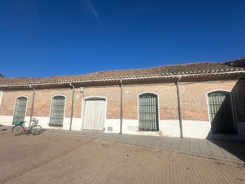 Chalet adosado en calle José Velázquez, Fresno el viejo · a reformar