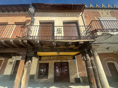 Edificio de uso mixto en Plaza Mayor, Alaejos
