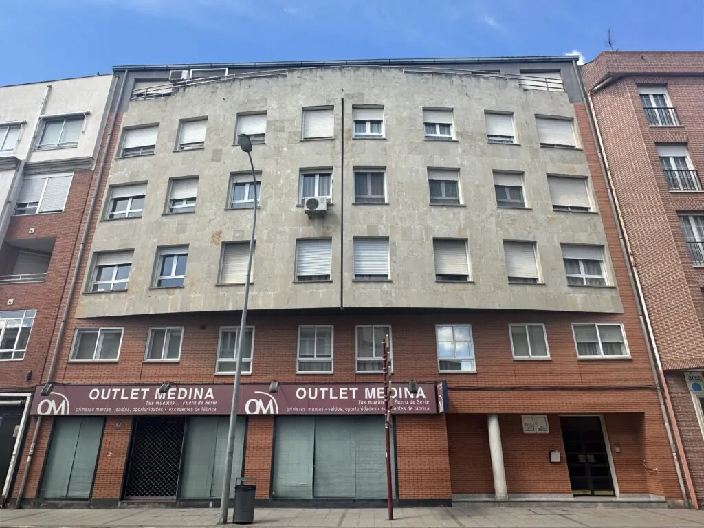 Piso con ascensor para entrar a vivir + garaje + trastero en Av. Lope de Vega